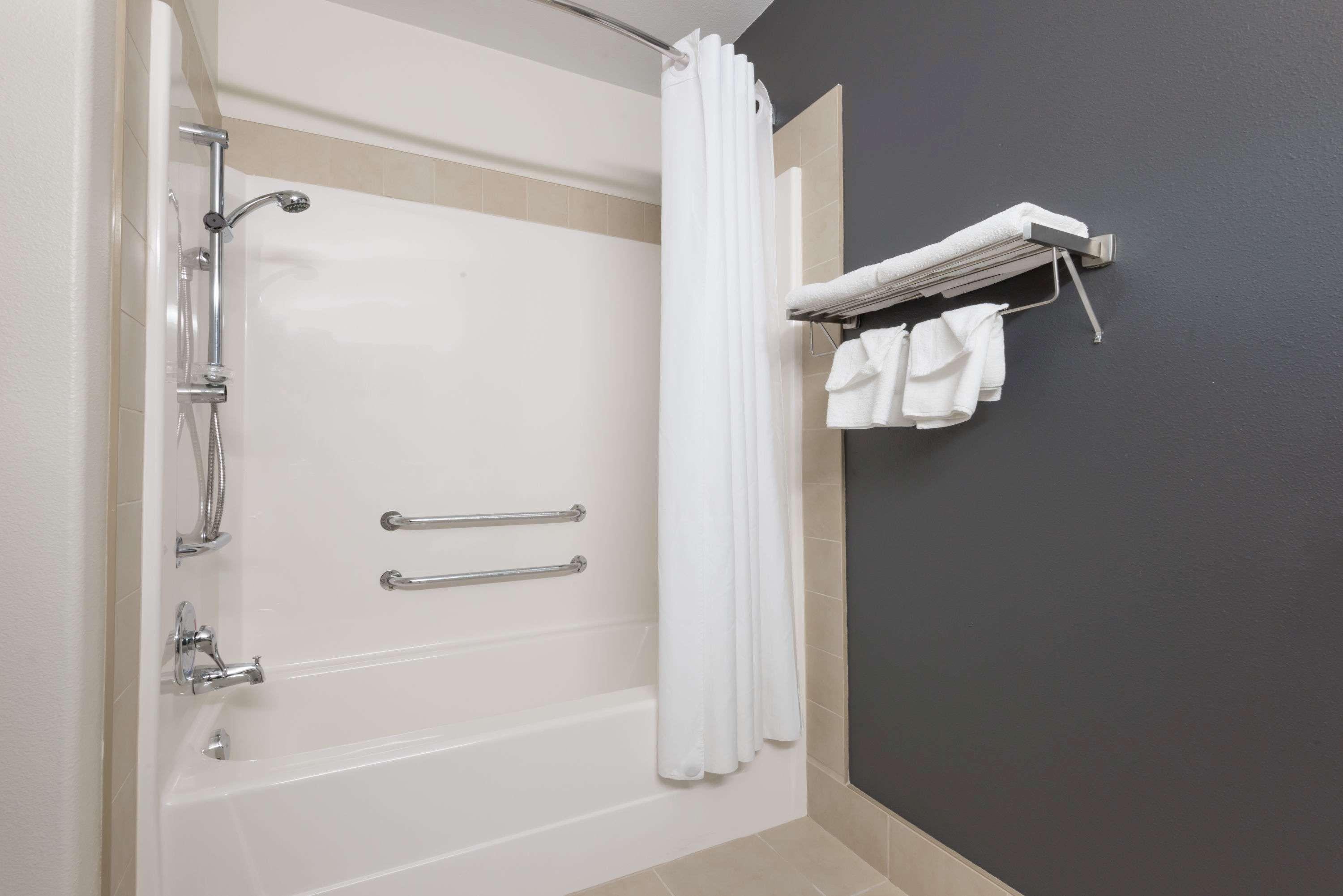 מלון Super 8 By Wyndham Trois-Rivières מראה חיצוני תמונה
